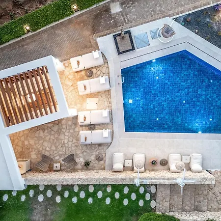 Therros With Private Pool By Estia וילה הרסוניסוס
