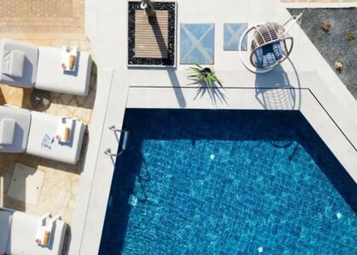 Therros With Private Pool By Estia Vilă *